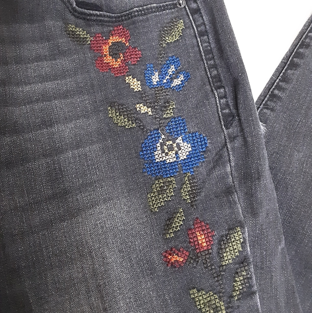 Kensie High Rise Skinny Jeans Gray Flower Dark Floral Embroidery Boho 28 - Picture 3 of 5